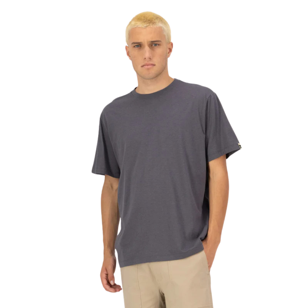 T-SHIRT HOMME YONDER NOIR VINTAGE 100723 889 MONS ROYALE MAHEU GO SPORT DEVANT MANNEQUIN