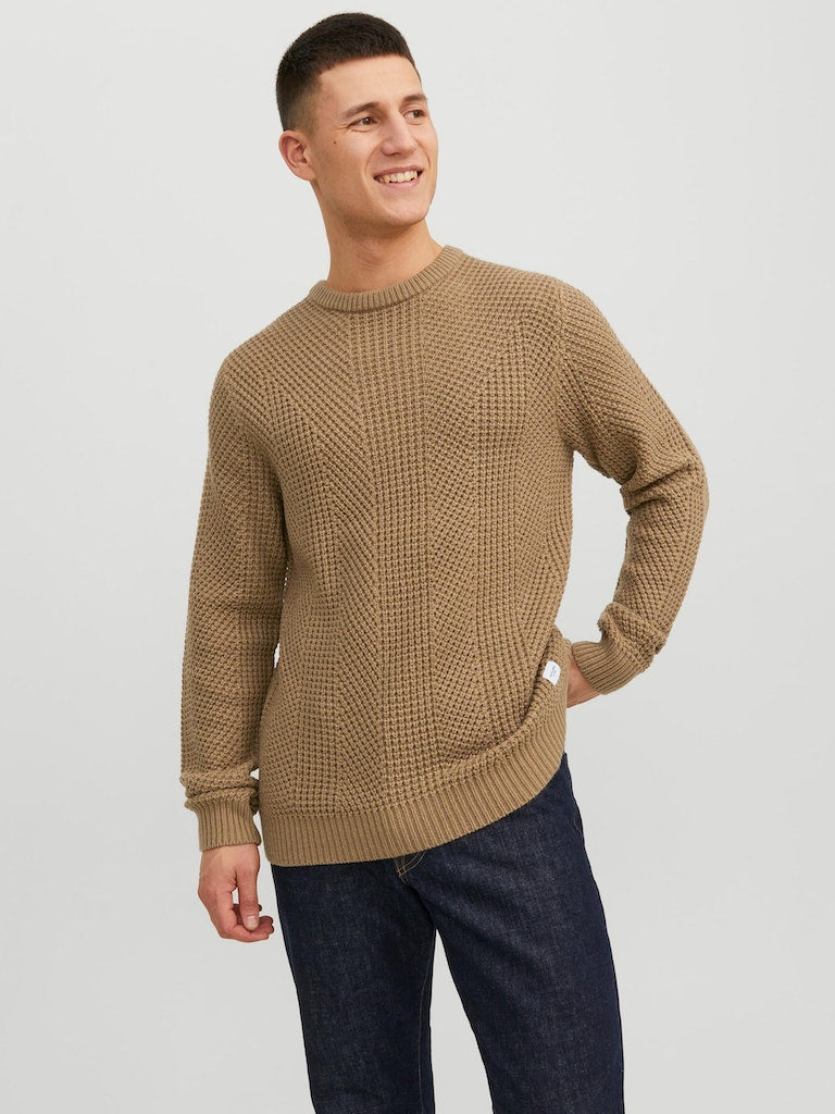 tricot-homme-stanford-brun-jack-and-jones-maheu-go-sport-01