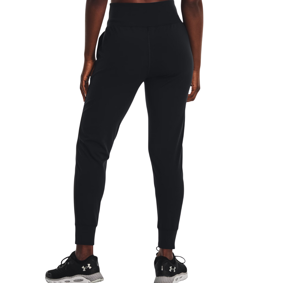 PANTALON SPORT FEMME UA MOTION NOIR 1375077 001 UNDER ARMOUR MAHEU GO SPORT DOS MANNEQUIN