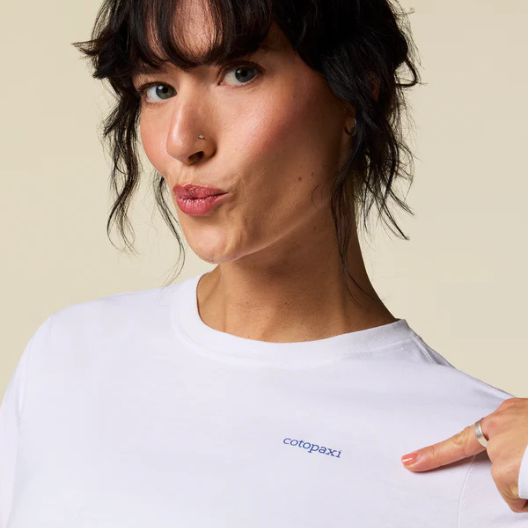 WOMEN'S LONG-SLEEVED T-SHIRT, WHITE FLOWER PATCH