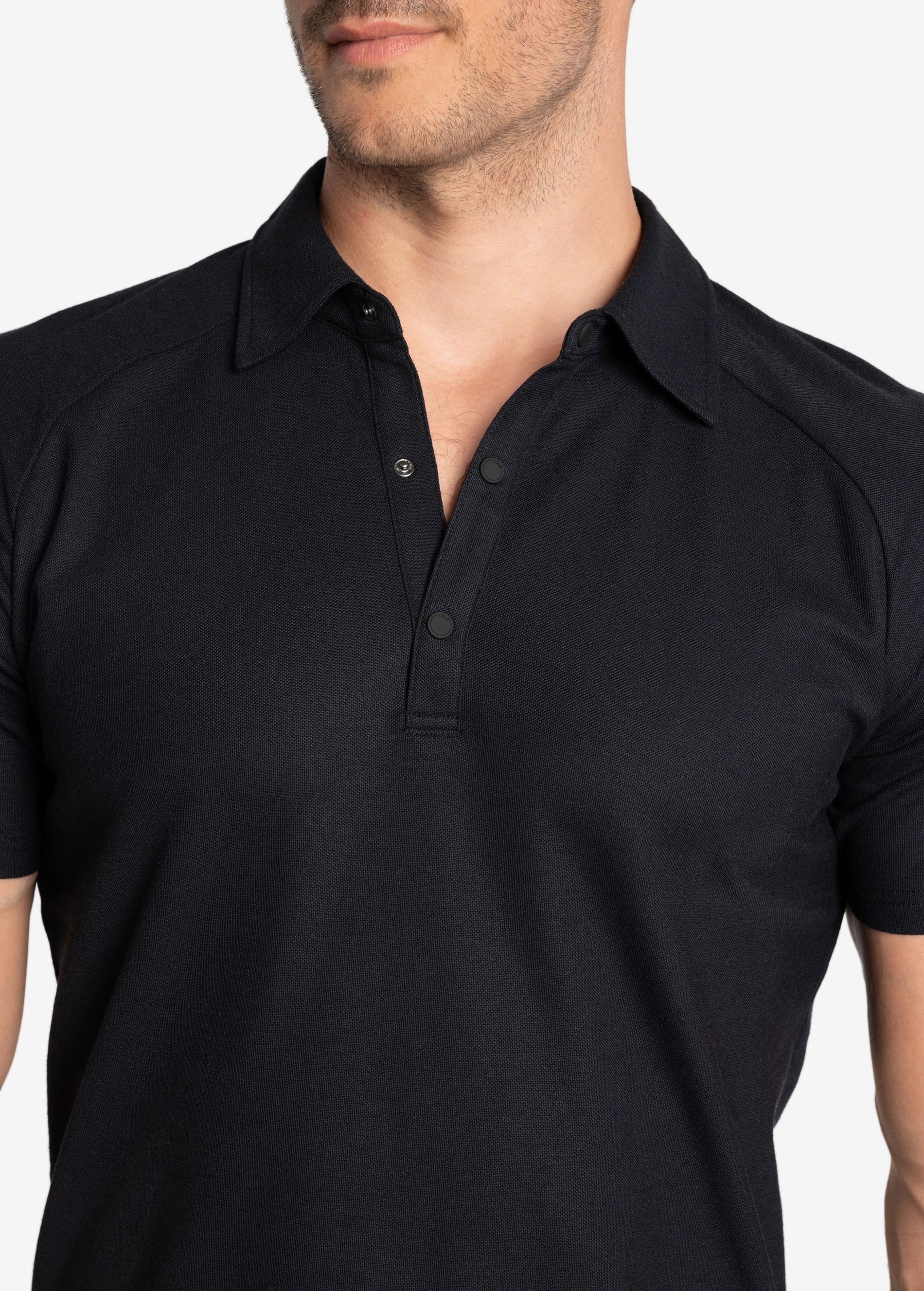 LSM0188_N415_COLIN-POLO-HOMME-LOLE-MAHEU-GO-SPORT-NOIR-DETAIL-DEVANT