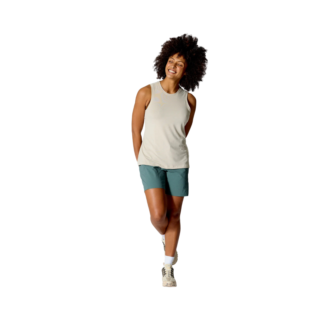 HAUT SPORT SANS MANCHE FEMME RIVELIN PEBBLE QBL-76 RAB MAHEU GO SPORT DEVANT MANNEQUIN