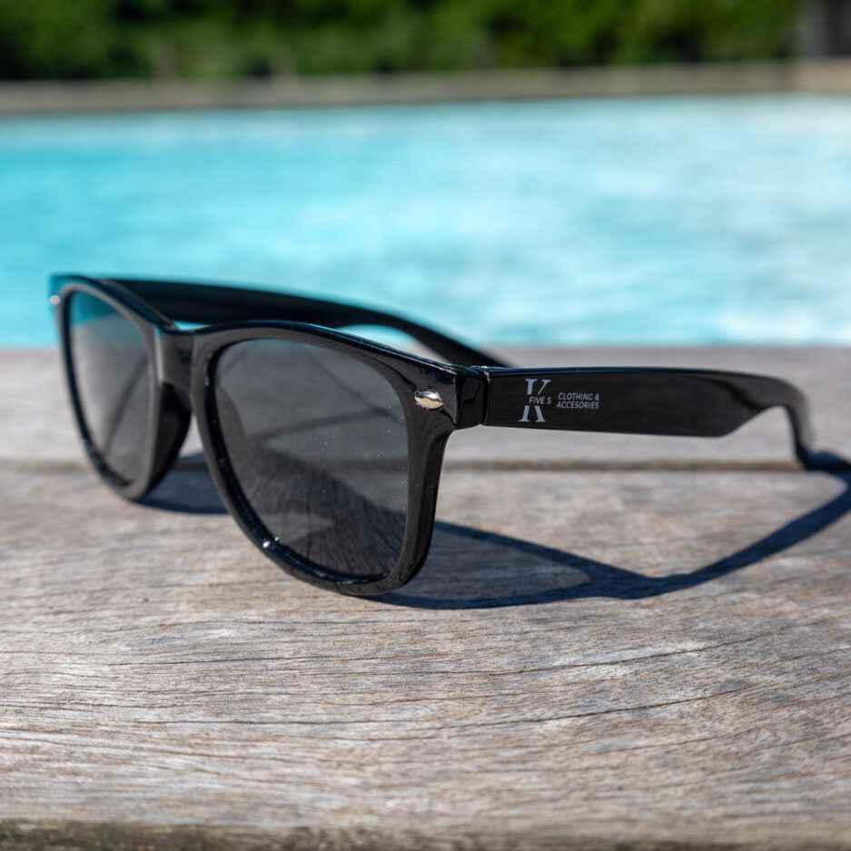 LUNETTES DE SOLEIL POUR ENFANT DISPONIBLE EN PLUSIEURS COULEURS