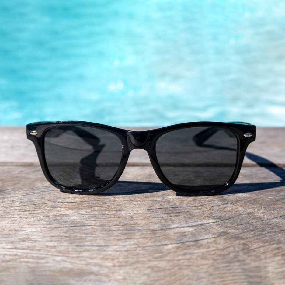 LUNETTES DE SOLEIL POUR ENFANT DISPONIBLE EN PLUSIEURS COULEURS